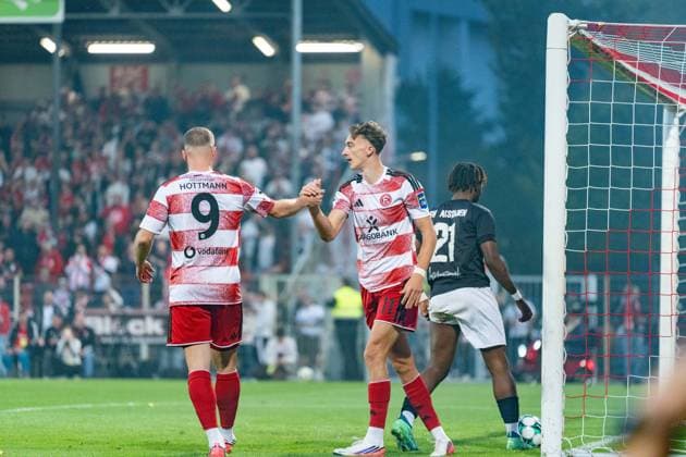 Eric Hottmann (Fortuna Düsseldorf, No. 9) high-fives the goal scorer, Lukas Eixler (Fortuna Düsseldorf, No. 11), after the 2-0 goal. Fortuna Düsseldorf vs. Schwarz-Weiss Alstaden, Soccer, Lower Rhine Cup, 2nd Round, 2026–27 Season, September 23, 2026, DFL regulations prohibit any use of photographs as image sequences and or quasi-video. Fortuna Düsseldorf vs. Schwarz-Weiß Alstaden, Soccer, Lower Rhine Cup, 2nd Round, 2026–27 season, September 23, 2026, Düsseldorf Copyright: xEibner-Pressefoto LukasxBaldygax EP_LBA