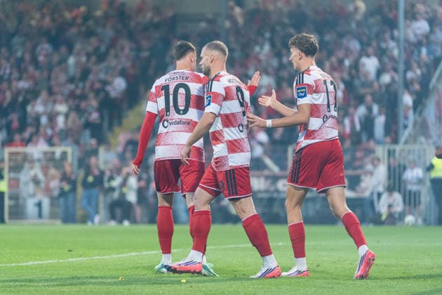 Goal celebration after Lukas Eixler s 2-0 goal for Fortuna Düsseldorf, 11, Philipp Foerster (Fortuna Düsseldorf, 10) and Eric Hottmann (Fortuna Düsseldorf, 09) join in the applause. Fortuna Düsseldorf vs. Schwarz Weiss Alstaden, Soccer, Lower Rhine Cup, 2nd Round, 2026–27 Season, September 23, 2026, DFL regulations prohibit any use of photographs as image sequences and or quasi-video. Fortuna Düsseldorf vs. Schwarz-Weiss Alstaden, soccer, Lower Rhine Cup, Round 2, 2026–27 season, September 23, 2026, Düsseldorf Copyright: xEibner-Pressefoto LukasxBaldygax EP_LBA
