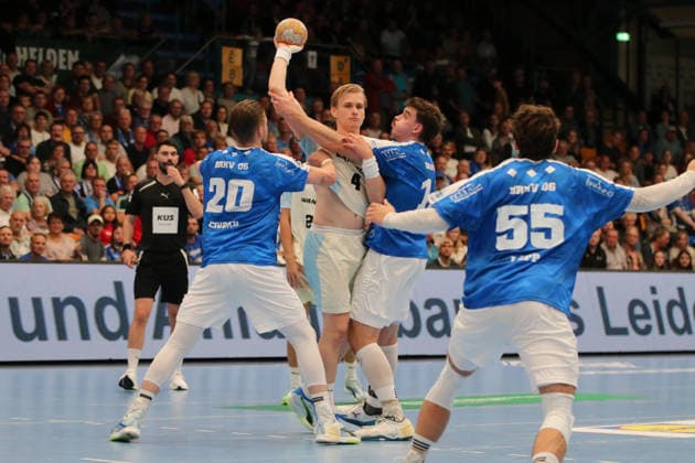 September 23, 2026 Men s Handball 2026–2027 DHB Cup, Round 2: Dessau Roßlauer HV 06 vs. VfL Gummersbach, Anhalt Arena, Dessau, Marcel Nowak, Dessau, 15, blue, and Leon Ciudad Dessau, 20, blue, have Ellidi Vidarsson Gummersbach, 4, white, under control Dessau-Roßlau Saxony-Anhalt Germany