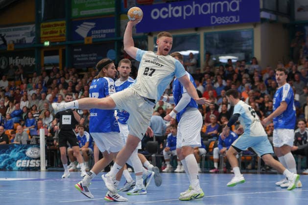 September 23, 2026, xtgx, DHB Cup 2nd Round, Dessau Rosslauer HV 06 vs. VfL Gummersbach emspor, from left: Kristjan Horzen (Gummersbach), 27 takes a shot, goal scorer, scores a goal, goal, scores the goal against Dessau