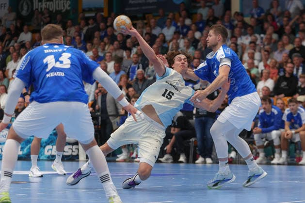 September 23, 2026, xtgx, DHB Cup Round 2, Dessau Rosslauer HV 06 vs. VfL Gummersbach emspor, from left: Miro Schluroff (Gummersbach), takes 15 shots, goal scorer, scores a goal, Dessau