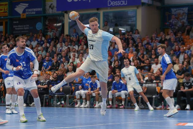 September 23, 2026, xtgx, DHB Cup 2nd Round, Dessau Rosslauer HV 06 vs. VfL Gummersbach emspor, from left: Kristjan Horzen (Gummersbach), 27 takes a shot, goal scorer, scores a goal, goal, scores the goal in Dessau