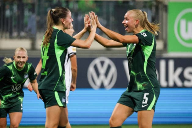 Wolfsburg, Germany, September 23, 2026—UEFA Women’s Europa Cup First Leg: VfL Wolfsburg Women vs. Sturm Graz Women. Pictured from left: Goal scorer Smilla Vallotto of Wolfsburg scores the goal to make it 3–0 for Wolfsburg and celebrates with Ella Peddemors of Wolfsburg. Copyright: HMBxMedia MadeleinexFantini