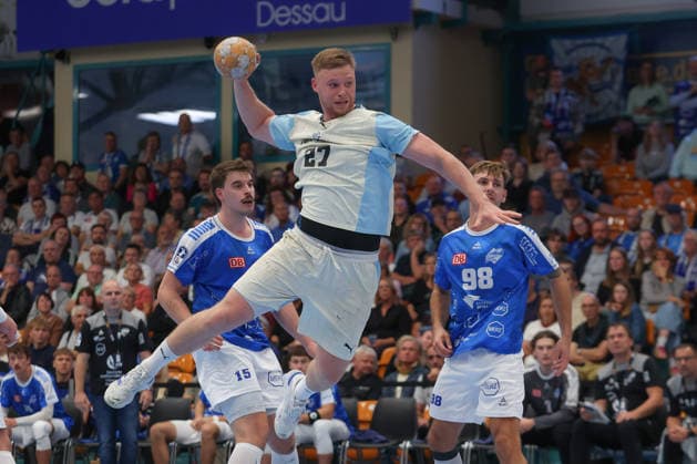 September 23, 2026, xtgx, DHB Cup 2nd Round, Dessau Rosslauer HV 06 vs. VfL Gummersbach emspor, from left: Kristjan Horzen (Gummersbach), 27 takes a shot, goal scorer, scores a goal, goal, scores the goal against Dessau