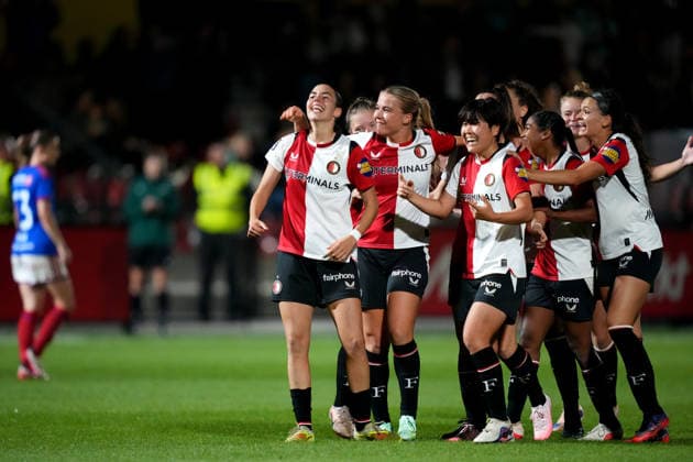 UEFA Women s Europa Cup: Feyenoord Rotterdam V1 v Valerenga Fotball Woman Woman Rotterdam - Tori Dellaperuta of Feyenoord Rotterdam V1 celebrates scoring her team s second goal (2-1) with Kirsten van de Westeringh of Feyenoord Rotterdam V1, Ibrahim Cissoko of PEC Zwolle and Avani Brandt of Feyenoord Rotterdam V1 during the second qualifying round 1st leg competition round of the 2026 2027 UEFA Women s Europa Cup season. The match is set between Feyenoord Rotterdam V1 and Valerenga Fotball Woman at Varkenoord on 23 September 2026 in Rotterdam, Netherlands (Hero Images Danny de Groot) Copyright: xDannyxdexGrootx