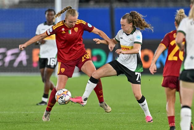 260923 OHL vs AS Roma Annalena Rieke (29) of Roma fighting for the ball with Alixe Bosteels (7) of OH Leuven Women during the Uefa Women™s Champions League matchday 1 in the League phase game in season 2026 - 2027 between Oud Heverlee Leuven - OHL and AS Roma on September 23 , 2026 in Leuven, Belgium. (Photo by David Catry Sportpix) Leuven Den Dreef - King Power Flemish Brabant Belgium  Copyright: xSportpix.bex xDavidxCatryxDavidxCatryx