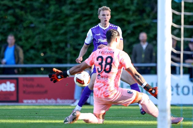 September 23, 2026, xkwix, soccer, exhibition match, SC Wiedenbrück vs. VfL Osnabrück, Jahnstadion, exhibition match, 2026–2027 season: Leon Opitz of VfL Osnabrück 19 taking a shot on goal against Lukas Kasparek of SC Wiedenbrück 38. DFB regulations prohibit any use of photographs as image sequences and or quasi-video. Photo: xKamilxWilkowskixPressefotoKochx North Rhine-WestGermany