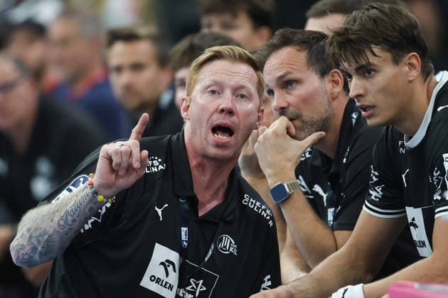 TV Hüttenberg vs. THW Kiel, DHB Cup: Coach Boerge Lund of THW Kiel in conversation with Julian Köster of THW Kiel; 7th DHB Cup match of the second round between TV Hüttenberg and THW Kiel on September 23, 2026, at the Buderus Arena in Wetzlar, Wetzlar, Hesse, Germany; Buderus Arena