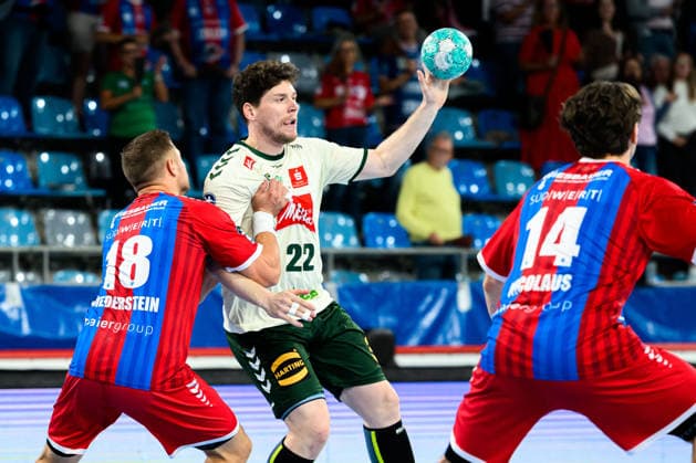 Bietigheim HBL 26 27 DHB Cup SG BBM Bietigheim GWD Minden (from left) in a one-on-one battle: Fabian Wiederstein (Bietigheim) and Philipp Vorlicek Michalczik (Minden) Bietigheim Bissingen Egetrans Arena Baden-Württemberg Germany