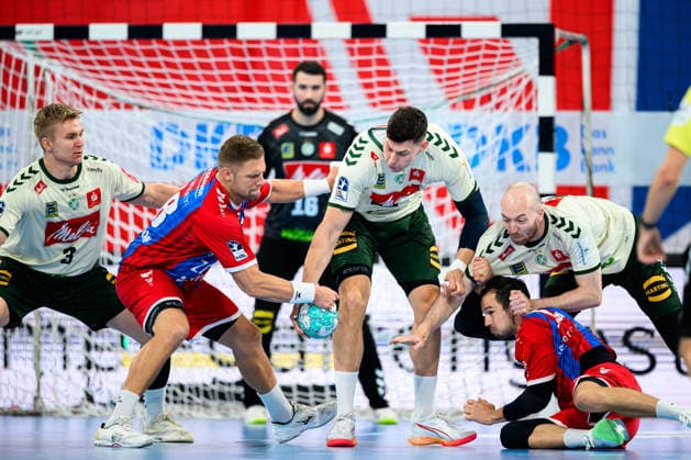 Bietigheim HBL 26 27 DHB Cup SG BBM Bietigheim GWD Minden (from left) Daniel Astrup Pedersen (Minden), Fabian Wiederstein (Bietigheim), Mika Laurin Sajenev (Minden), Dominik Claus (Bietigheim), Alexander Weck (Minden), Bietigheim-Bissingen, Egetrans Arena, Baden-Württemberg, Germany