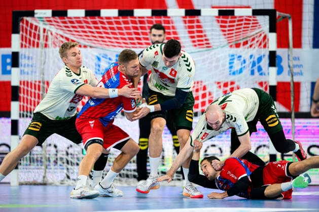 Bietigheim HBL 26 27 DHB Cup SG BBM Bietigheim GWD Minden (from left) Daniel Astrup Pedersen (Minden), Fabian Wiederstein (Bietigheim), Mika Laurin Sajenev (Minden), Dominik Claus (Bietigheim), Alexander Weck (Minden), Bietigheim-Bissingen, Egetrans Arena, Baden-Württemberg, Germany