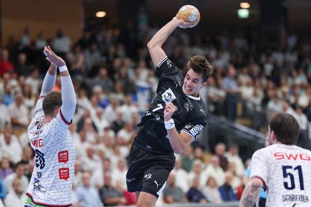 TV Hüttenberg vs. THW Kiel, DHB Cup: Julian Köster (THW Kiel) takes 7 shots against Leif Haack (TV Hüttenberg), 20th DHB Cup match of the second round between TV Hüttenberg and THW Kiel on September 23, 2026, at the Buderus Arena in Wetzlar, Wetzlar, Hesse, Germany, Buderus Arena