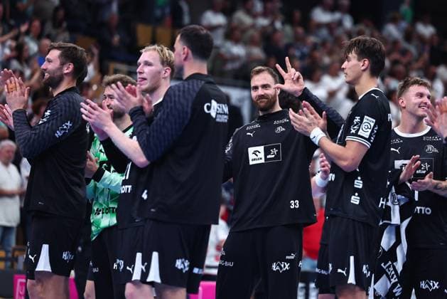 The Kiel players celebrate their victory over Huettenberg; center: Andreas Wolff (THW Kiel), 33 GER, TV Huettenberg vs. THW Kiel, handball, DHB Cup, 2nd round, 2026–2027 season, September 23, 2026 GER, TV Huettenberg vs. THW Kiel, Handball, DHB Cup, Round 2, 2026–2027 season, September 23, 2026 Wetzlar Copyright: xEibner-Pressefoto RenexWeissx EP_RWS