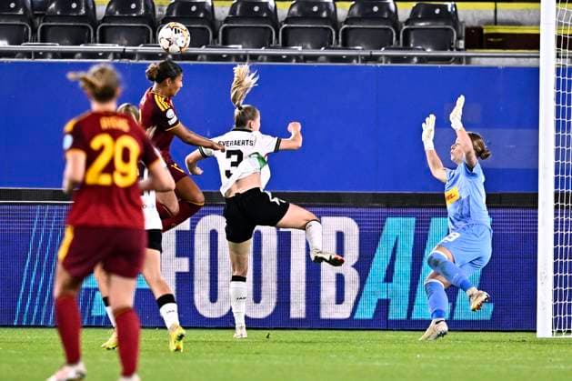 OH Leuven v AS Roma - UEFA Women s Champions League LEUVEN, BELGIUM - SEPTEMBER 23 : Seynhaeve Lowiese goalkeeper of OH Leuven during the UEFA Women s Champions League 2026 27 League Phase MD1 match between OH Leuven and AS Roma on September 23, 2026 in Leuven, Belgium, 23 09 2026 Leuven Belgium  Copyright: xTomasxSiskx