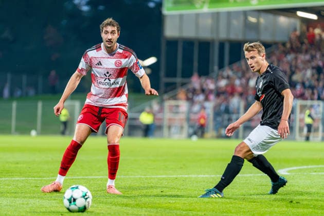 Marcel Benger of Fortuna Düsseldorf, No. 16, waits for the ball; Danny Alkenbach of Schwarz Weiss 09 36 Oberhausen Alstaden, 07 Fortuna Düsseldorf vs. Schwarz-Weiß Alstaden, soccer, Lower Rhine Cup, 2nd round, 2026–27 season, September 23, 2026, DFL regulations prohibit any use of photographs as image sequences and or quasi-video. Fortuna Düsseldorf vs. Schwarz-Weiss Alstaden, soccer, Lower Rhine Cup, Round 2, 2026–27 season, September 23, 2026, Düsseldorf Copyright: xEibner-Pressefoto LukasxBaldygax EP_LBA