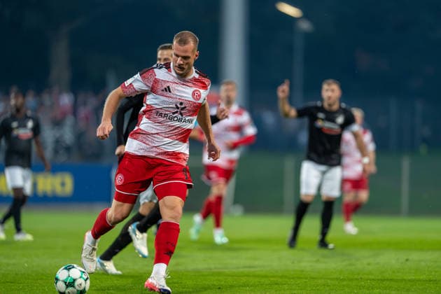 Eric Hottmann, Fortuna Düsseldorf, runs with the ball in front of his goal. Fortuna Düsseldorf vs. Schwarz Weiss Alstaden, Soccer, Lower Rhine Cup, 2nd Round, 2026–27 Season, September 23, 2026, DFL regulations prohibit any use of photographs as image sequences and or quasi-video. Fortuna Düsseldorf vs. Schwarz-Weiß Alstaden, soccer, Lower Rhine Cup, 2nd round, 2026–27 season, September 23, 2026, Düsseldorf Copyright: xEibner-Pressefoto LukasxBaldygax EP_LBA