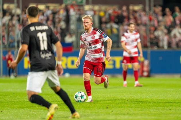 Jomaine Consbruch of Fortuna Düsseldorf, No. 14, drives the ball forward in the match between Fortuna Düsseldorf and Schwarz Weiss Alstaden, soccer, Lower Rhine Cup, 2nd round, 2026–27 season, September 23, 2026, DFL regulations prohibit any use of photographs as image sequences and or quasi-video. Fortuna Düsseldorf vs. Schwarz-Weiß Alstaden, soccer, Lower Rhine Cup, 2nd round, 2026–27 season, September 23, 2026, Düsseldorf Copyright: xEibner-Pressefoto LukasxBaldygax EP_LBA