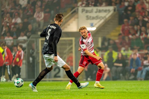 Joel Schoof (Schwarz Weiss 09 36 Oberhausen Alstaden), 05, is unable to stop the pass from Andreas Mueller (Fortuna Düsseldorf), 06. Fortuna Düsseldorf vs. Schwarz Weiss Alstaden, Soccer, Lower Rhine Cup, 2nd Round, 2026–27 Season, September 23, 2026, DFL regulations prohibit any use of photographs as image sequences and or quasi-video, Fortuna Düsseldorf vs. Schwarz Weiss Alstaden, soccer, Lower Rhine Cup, 2nd round, 2026–27 season, September 23, 2026, Düsseldorf Copyright: xEibner-Pressefoto LukasxBaldygax EP_LBA