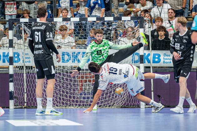 DHB Cup: TV Hüttenberg vs. THW Kiel, September 23, 2026; Vit Reichl (TV Hüttenberg), 19; Gonzalo Perez de Vargas (THW Kiel), 1, Hendrik Pekeler (THW Kiel), 61 DHB Cup: TV Hüttenberg vs. THW Kiel (Wetzlar), September 23, 2026 Copyright: xBEAUTIFULxSPORTS Roeczeyx