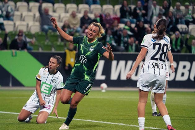 Germany Soccer UEFA Women s Europa Cup 2026–2027, Qualifying Round 2, First Leg: VfL Wolfsburg vs. SK Sturm Graz at AOK Stadium Wolfsburg—Goal and goal celebration by Lena Lattwein of VfL Wolfsburg Women, 8 Copyright: xAymanxAlahmedx