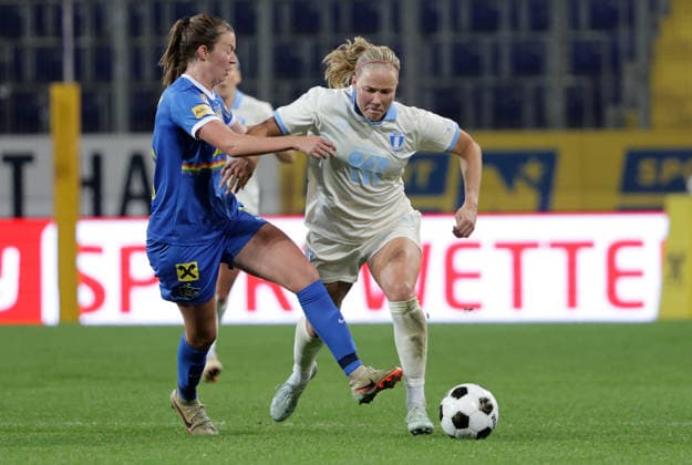 SOCCER - WEC, St.Poelten vs Malmoe SANKT POELTEN,AUSTRIA,23.SEP.26 - SOCCER - UEFA Women s Europa Cup, qualification, SKN Sankt Poelten vs Malmoe FF. Image shows Victoria Laino (St.Poelten) and Hlin Eiriksdottir (Malmoe).  GEPAxpictures xWalterxLuger