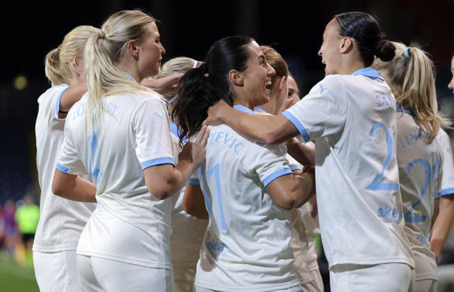 SOCCER - WEC, St.Poelten vs Malmoe SANKT POELTEN,AUSTRIA,23.SEP.26 - SOCCER - UEFA Women s Europa Cup, qualification, SKN Sankt Poelten vs Malmoe FF. Image shows the rejoicing of Vesna Milivojevic (Malmoe) and her team.  GEPAxpictures xWalterxLuger