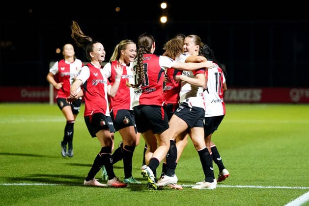 UEFA Women s Europa Cup: Feyenoord Rotterdam V1 v Valerenga Fotball Woman Woman Rotterdam - Fleur Stoit of Feyenoord Rotterdam V1 celebrates scoring her team s fourth goal (4-1) with Eva van Deursen of Feyenoord Rotterdam V1 and Kirsten van de Westeringh of Feyenoord Rotterdam V1 during the second qualifying round 1st leg competition round of the 2026 2027 UEFA Women s Europa Cup season. The match is set between Feyenoord Rotterdam V1 and Valerenga Fotball Woman at Varkenoord on 23 September 2026 in Rotterdam, Netherlands (Hero Images Danny de Groot) Copyright: xDannyxdexGrootx