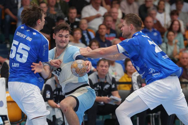 September 23, 2026, xtgx, DHB Cup 2nd Round, Dessau Rosslauer HV 06 vs. VfL Gummersbach, from left: Mikhel Löpp (Dessau), 55, Ludvig Hallbäck (Gummersbach), 20, Leon Ciudad Benitez (Dessau), 20, tackle, duel, battle, Dessau