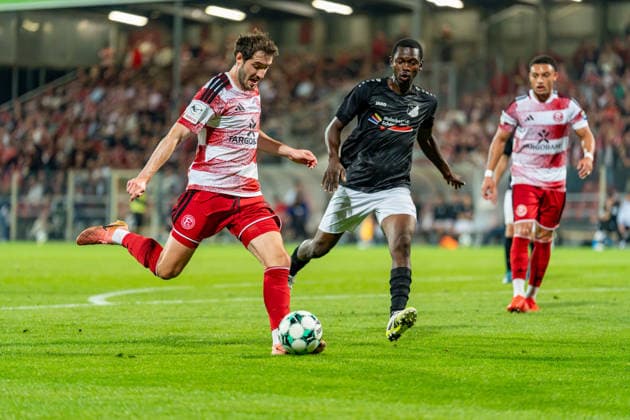 Marcel Benger of Fortuna Düsseldorf, 16, prepares to take a shot against Ammanuel Darki of Schwarz Weiss 09 36 Oberhausen Alstaden, 03 Fortuna Düsseldorf vs. Schwarz Weiss Alstaden, soccer, Lower Rhine Cup, 2nd round, 2026–27 season, September 23, 2026, DFL regulations prohibit any use of photographs as image sequences and or quasi-video. Fortuna Düsseldorf vs. Schwarz Weiss Alstaden, soccer, Lower Rhine Cup, 2nd round, 2026–27 season, September 23, 2026, Düsseldorf Copyright: xEibner-Pressefoto LukasxBaldygax EP_LBA