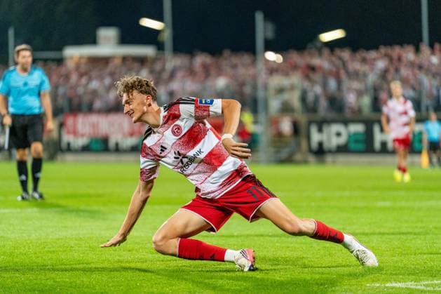 Lukas Eixler, Fortuna Düsseldorf, 11, smiling on the ground; Fortuna Düsseldorf vs. Schwarz Weiss Alstaden, soccer, Lower Rhine Cup, 2nd round, 2026–27 season, September 23, 2026, DFL regulations prohibit any use of photographs as image sequences and or quasi-video. Fortuna Düsseldorf vs. Schwarz-Weiss Alstaden, soccer, Lower Rhine Cup, 2nd round, 2026–27 season, September 23, 2026, Düsseldorf Copyright: xEibner-Pressefoto LukasxBaldygax EP_LBA