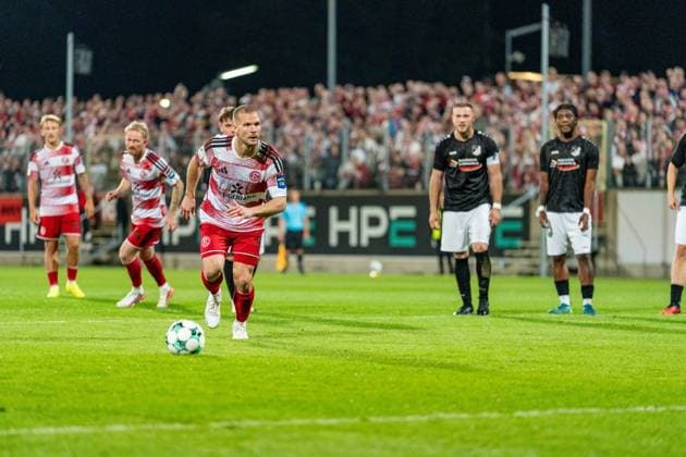 Eric Hottmann, Fortuna Düsseldorf, No. 9, scoring the penalty kick to make it 5–0 in the match between Fortuna Düsseldorf and Schwarz Weiss Alstaden, soccer, Lower Rhine Cup, 2nd round, 2026–27 season, September 23, 2026, DFL regulations prohibit any use of photographs as image sequences and or quasi-video. Fortuna Düsseldorf vs. Schwarz-Weiss Alstaden, soccer, Lower Rhine Cup, 2nd round, 2026–27 season, September 23, 2026, Düsseldorf Copyright: xEibner-Pressefoto LukasxBaldygax EP_LBA