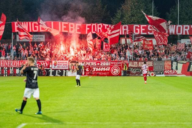 Goal celebration with fire, smoke, and flares for the 5–0 win by Fortuna Düsseldorf vs. Schwarz Weiss Alstaden, soccer, Lower Rhine Cup, 2nd round, 2026–27 season, September 23, 2026, DFL regulations prohibit any use of photographs as image sequences and or quasi-video. Fortuna Düsseldorf vs. Schwarz-Weiß Alstaden, soccer, Lower Rhine Cup, 2nd round, 2026–27 season, September 23, 2026, Düsseldorf Copyright: xEibner-Pressefoto LukasxBaldygax EP_LBA