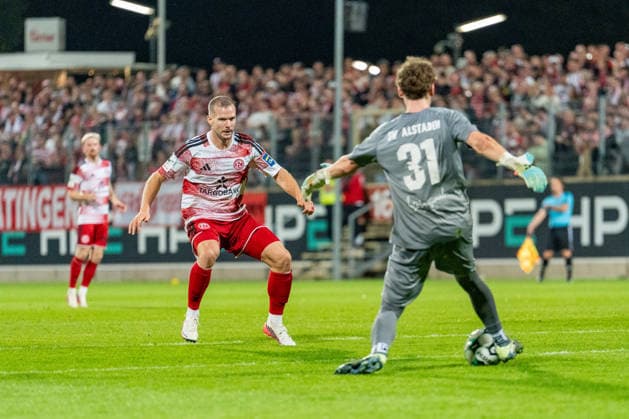 Eric Hottmann, Fortuna Düsseldorf, runs toward the goalkeeper on September 9 during the Fortuna Düsseldorf vs. Schwarz Weiss Alstaden match, soccer, Lower Rhine Cup, 2nd round, 2026–27 season, September 23, 2026, DFL regulations prohibit any use of photographs as image sequences and or quasi-video. Fortuna Düsseldorf vs. Schwarz-Weiß Alstaden, soccer, Lower Rhine Cup, 2nd round, 2026–27 season, September 23, 2026, Düsseldorf Copyright: xEibner-Pressefoto LukasxBaldygax EP_LBA