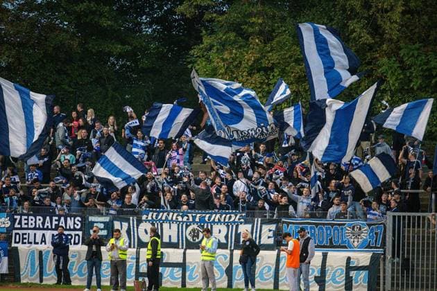 Lower Rhine Cup: Rheydter SV vs. MSV Duisburg ** FOR EDITORIAL USE ONLY ** EDITORIAL USE ONLY ** p Soccer Lower Rhine Cup: Rheydter SV vs. MSV Duisburg on September 23, 2026, at the Grenzlandstadion in Mönchengladbach. MSV Duisburg fans. Duisburg. Copyright JakobxKlos Copyright: JakobxKlos doc87qb23ehd7p2ceb2hk7 ,EDITORIAL USE ONLY Copyright: JakobxKlos