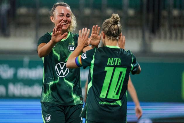 Wolfsburg, Germany, September 23, 2026 – UEFA Women’s Europa Cup First Leg: VfL Wolfsburg Women vs. Sturm Graz Women. Pictured, from left: Goal scorer Lena Lattwein (Wolfsburg) scores the goal to make it 6–1 for Wolfsburg and celebrates with Svenja Huth (Wolfsburg). Copyright: HMBxMedia MadeleinexFantini
