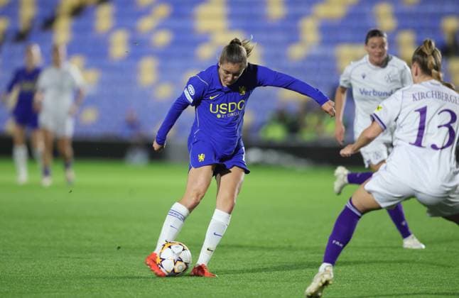 UEFA Women’s Champions League - Chelsea Women v Austria Wien Women LONDON, ENGLAND, SEPTEMBER 23: GOAL 1-0, Wieke Kaptein of Chelsea Women scores a goal to put Chelsea Women 1-0 ahead during The UEFA Women’s Champions League, League Phase match between Chelsea Women v Austria Wien Women at Cherry Red Records Stadium, London, England, on September 23. (Photo by Daniel Weir) London Cherry Red Records Stadium England Copyright: xDanielxWeir SportsxPressxPhotox Sportspressphoto_SPR237831