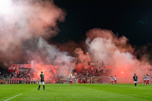 6:0 Celebration with fire, smoke, and flares: Fortuna Düsseldorf vs. Schwarz Weiss Alstaden, soccer, Lower Rhine Cup, 2nd round, 2026–27 season, September 23, 2026, DFL regulations prohibit any use of photographs as image sequences and or quasi-video. Fortuna Düsseldorf vs. Schwarz-Weiss Alstaden, soccer, Lower Rhine Cup, 2nd round, 2026–27 season, September 23, 2026, Düsseldorf Copyright: xEibner-Pressefoto LukasxBaldygax EP_LBA