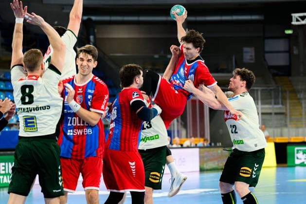 Bietigheim HBL 26 27 DHB Cup SG BBM Bietigheim GWD Minden (from left) in a one-on-one battle: Jonas Josef (Bietigheim) and Philipp Vorlicek Michalczik (Minden) Bietigheim Bissingen Egetrans Arena Baden-Württemberg, Germany