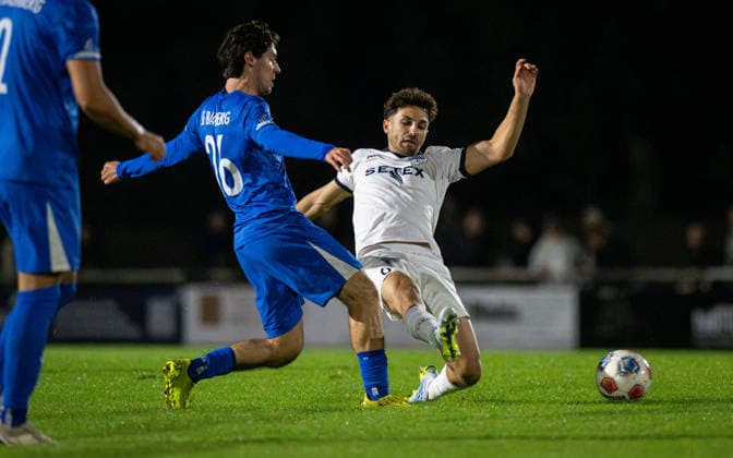 Soccer, 2026–2027 Season, Lower Rhine Cup, September 23, 2026, Round 2, Men’s, BW Dingden White vs. SF Baumberg Blue; from left: Millan Burovac (SF Baumberg), Noah Schulz (BW Dingden); Hamminkeln Sports Field, BW Dingden, Germany 260923_fb_bw-dingden_sf-baumberg_59169
