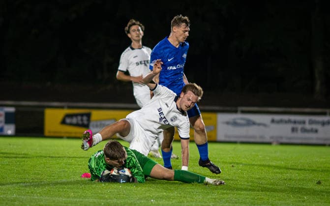 Soccer, 2026–2027 Season, Lower Rhine Cup, September 23, 2026, Round 2, Men’s, BW Dingden White vs. SF Baumberg Blue; from left: Hannes Kramp (goalkeeper, SF Baumberg), Joshua Mueller (BW Dingden), Denis Sitter (SF Baumberg); Hamminkeln Sports Field, BW Dingden, Germany 260923_fb_bw-dingden_sf-baumberg_59173