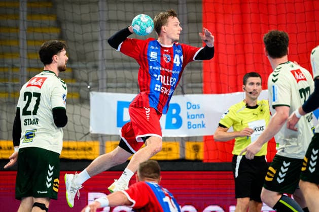 Bietigheim HBL 26 27 DHB Cup SG BBM Bietigheim GWD Minden (from left) Max Staar (Minden), Till Hermann (Bietigheim) Bietigheim-Bissingen Egetrans Arena Baden-Württemberg, Germany