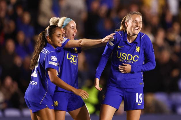 Chelsea gegen Austria Wien, 23. September 2026, London – UEFA Women’s Champions League: Chelsea gegen Austria Wien. Wieke Kaptein von Chelsea feiert das erste Tor gemeinsam mit Alyssa Thompson und Ellie Carpenter von Chelsea. Foto: Jacques Feeney. Offside, London, Großbritannien  Copyright: xJacquesxFeeneyx xOffsidexOffside