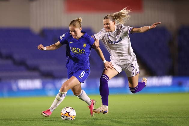 Chelsea gegen Austria Wien, 23. September 2026, London – UEFA Women’s Champions League: Chelsea gegen Austria Wien. Sjoeke Nusken von Chelsea und Tatjana Weiss von Austria Wien. Foto: Jacques Feeney. Offside, London, Großbritannien  Copyright: xJacquesxFeeneyx xOffsidexOffside