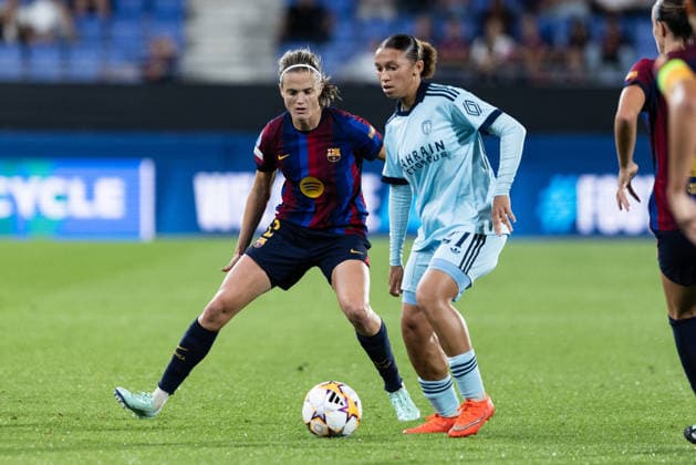 September 23, 2026, Sant Joan Despo, Catalonia, Spain: Irene Paredes of FC Barcelona, Barca and Maeline Mendy of Paris FC challenge for the ball during the UEFA WomenÃ¢â‚¬â ¢s Champions League Matchday 1 match between FC Barcelona and Paris FC at Estadi Johan Cruyff in Sant Joan DespoÂ­, Barcelona, Spain. Sant Joan Despo Spain - ZUMAs316 20260923_znp_s316_062 Copyright: xMartixSeguraxRamonedax