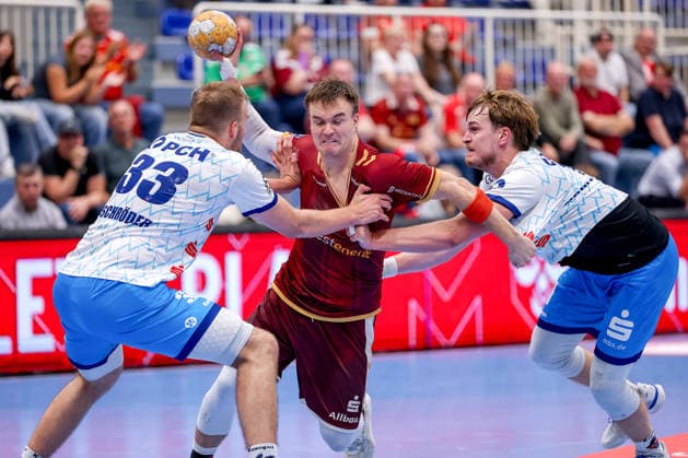 September 23, 2026, 2nd Round of the DHB Cup: TuSEM Essen 1 vs. VfL Potsdam; Max Neuhaus (TuSEM Essen) 37 in a head-to-head matchup against Tim Schröder (VfL Potsdam) 33; Nicolas Paulnsteiner (VfL Potsdam) 07; NRW, Germany