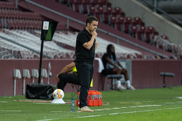 GENEVA, SWITZERLAND, SEPTEMBER 23 : OL Lyonnes Head Coach Jonatan Giráldez in action during the UEFA Women s Champions League 2026 27 League Phase MD1 between Servette FC Chênois féminin and OL Lyonnes at Stade de Genève on September 23, 2026 in Geneva, Switzerland. Copyright: xCarlaxBoticax xSPPx Sportspressphoto_SPR238030