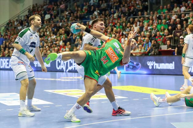 September 23, 2026, xgox, Handball DHB Cup, 2nd Round: SC Magdeburg vs. HSG Wetzlar, emspor; from left: Oscar Bergendahl (Magdeburg), 54, takes a shot, goal scorer, scores a goal, Magdeburg