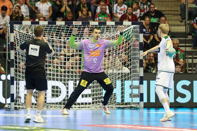 September 23, 2026, xgox, Handball DHB Cup, 2nd Round: SC Magdeburg vs. HSG Wetzlar (emspor), from left: Matej Mandic (Magdeburg), 12 on a penalty throw against Georg Löwen (Wetzlar), 33 (Magdeburg)