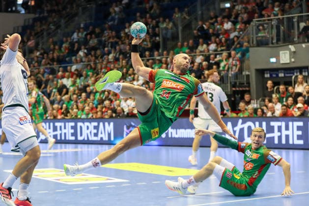September 23, 2026, xgox, Handball DHB Cup, Round 2: SC Magdeburg vs. HSG Wetzlar emspor, from left: Oscar Bergendahl (Magdeburg), 54, takes a shot, goal scorer, scores a goal, Magdeburg
