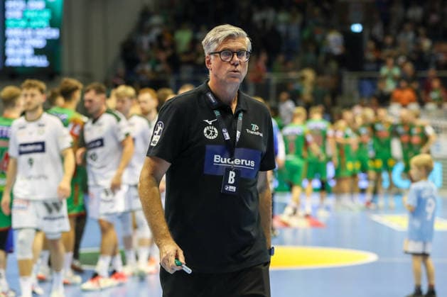 September 23, 2026, xgox, Handball DHB Cup, 2nd Round: SC Magdeburg vs. HSG Wetzlar, from left: Runar Sigtryggsson (Wetzlar); coach looks disappointed, dejected; Magdeburg